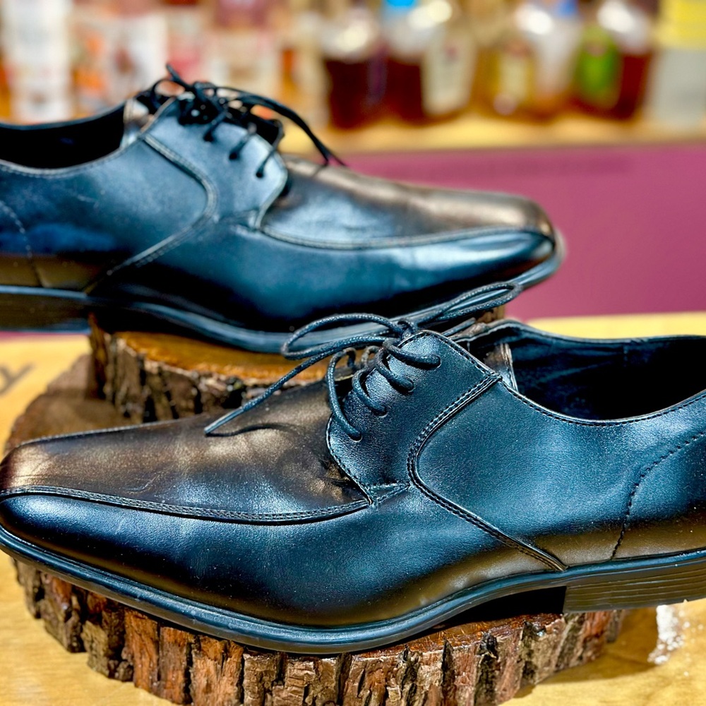 Van Heusen Black Leather Oxfords